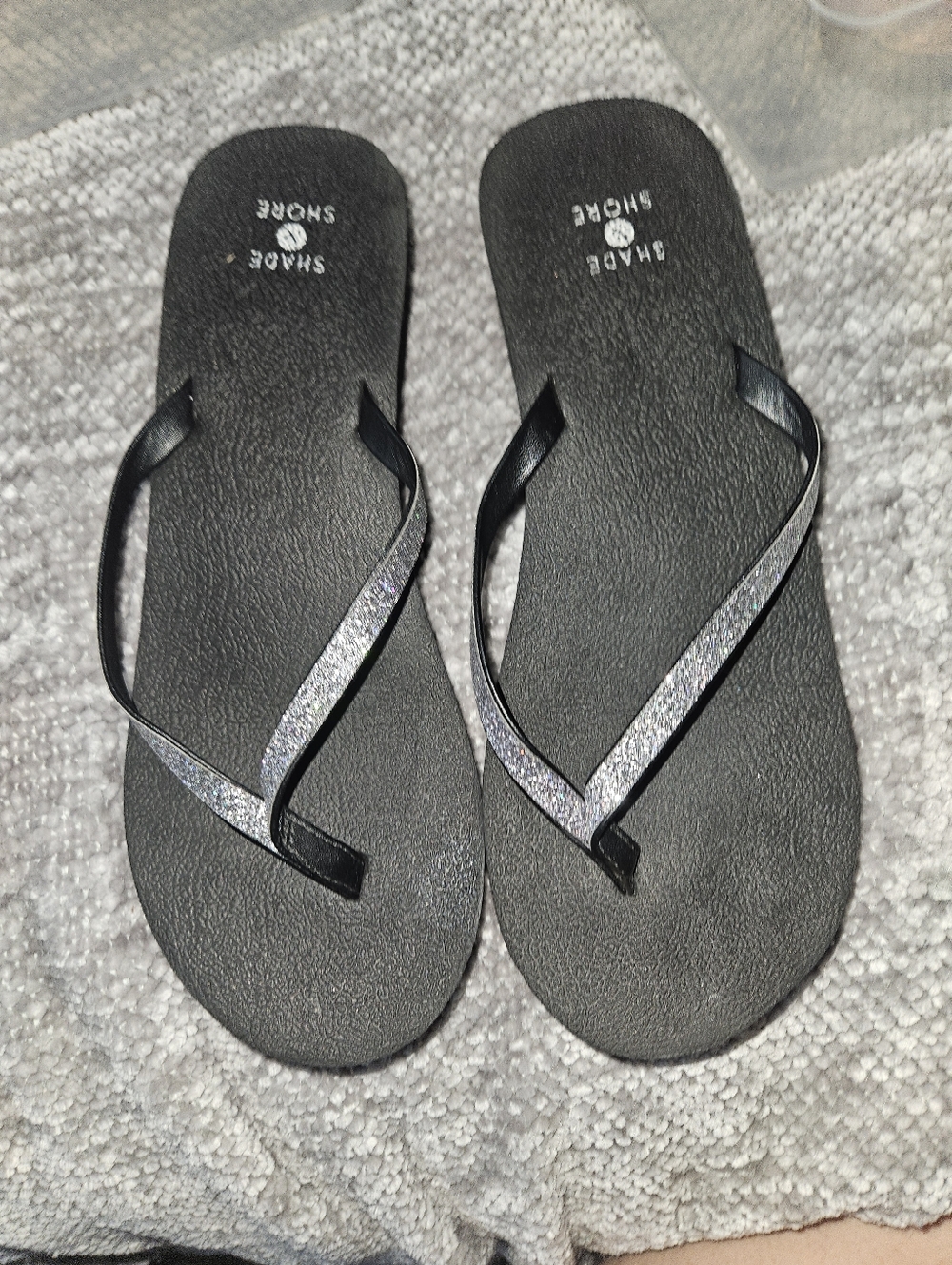 Shade & Shore Black Flip Flops with Sparkle Straps